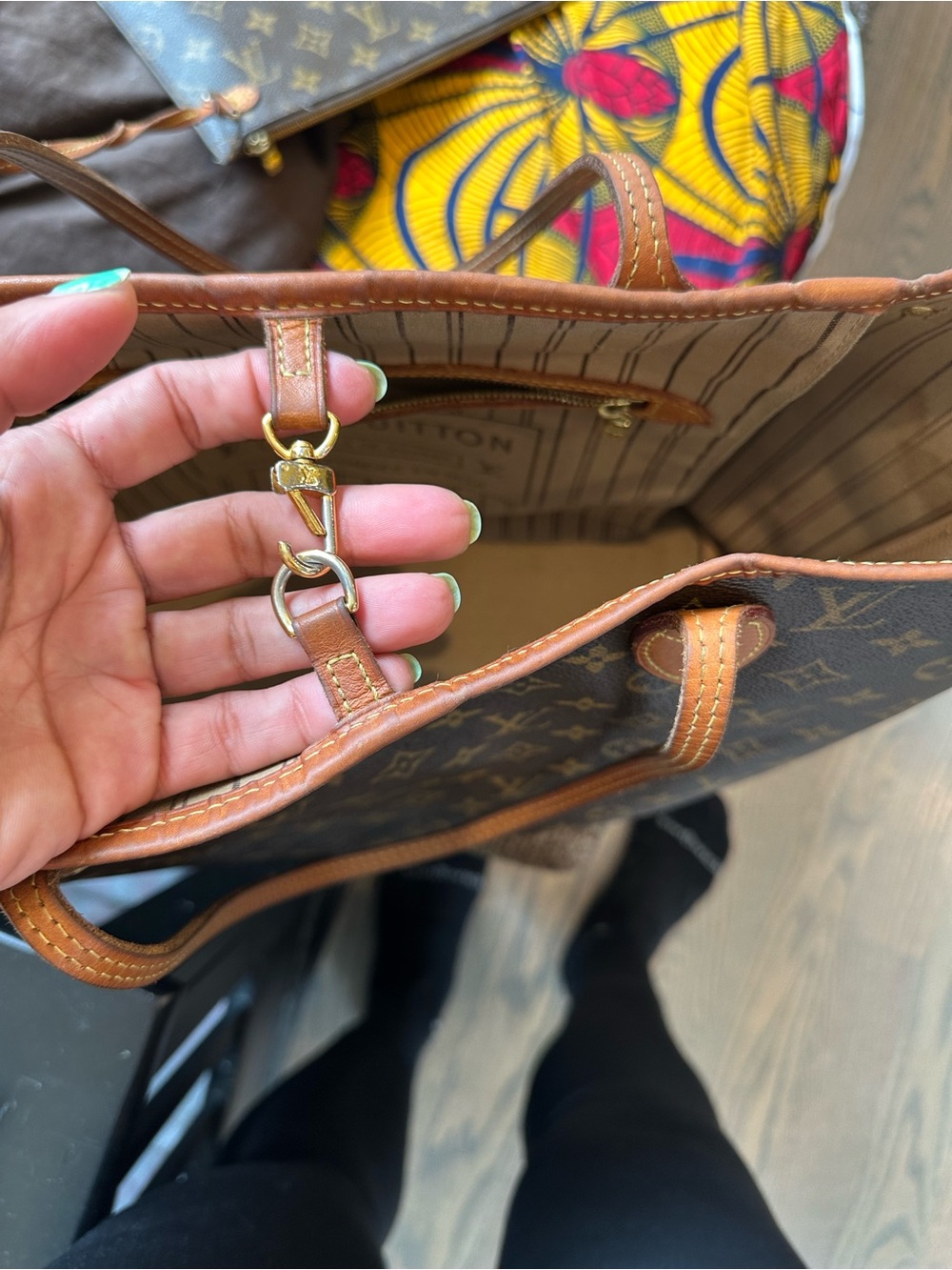 Louis Vuitton Monogram Canvas Tote in Brown with Tan Trim - Picture 10 of 16